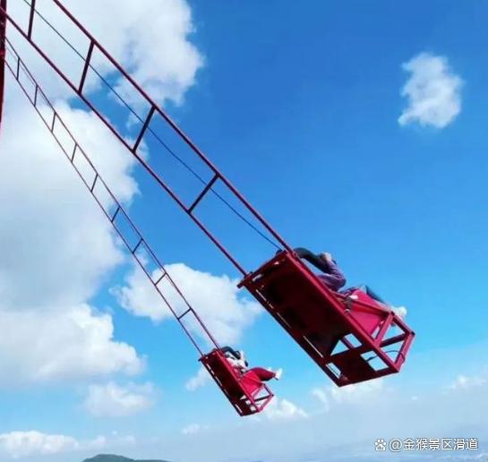 乐鱼体育APP下载-高空秋千比赛：勇者的极限运动