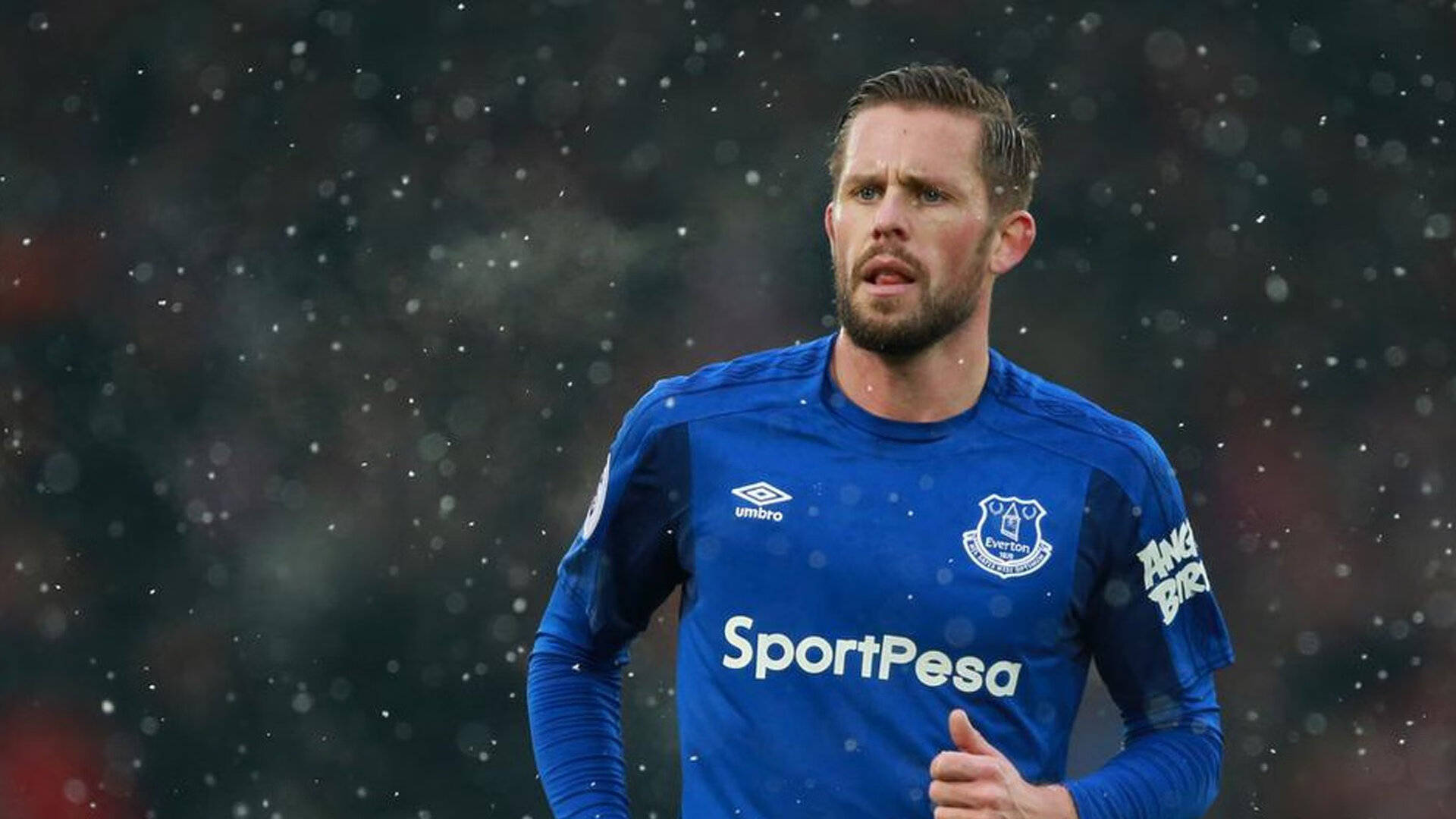 乐鱼电竞-关键封盖：李磊最后一刻封阻上海队的必杀投篮！，李磊 球员